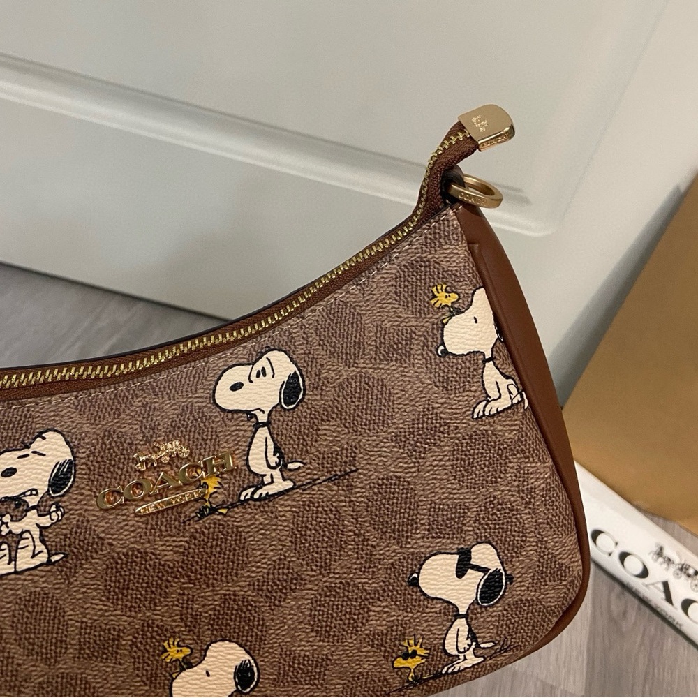 NWT!! Coach X Peanuts Teri Shoulder Bag In Signature Canvas With Snoopy Print - Picture 6 of 9